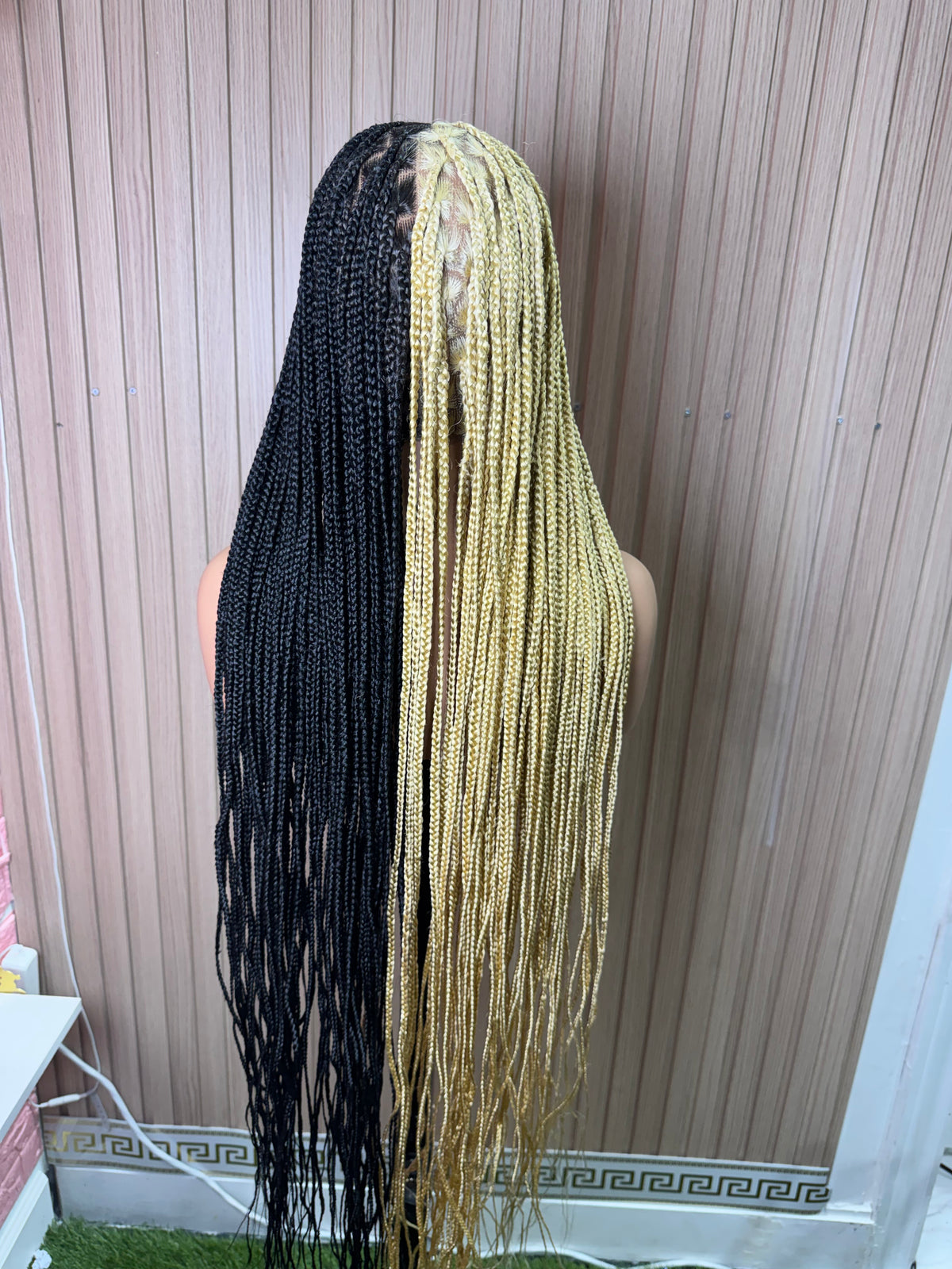 Black and blonde sided knotless braided wig fullace
